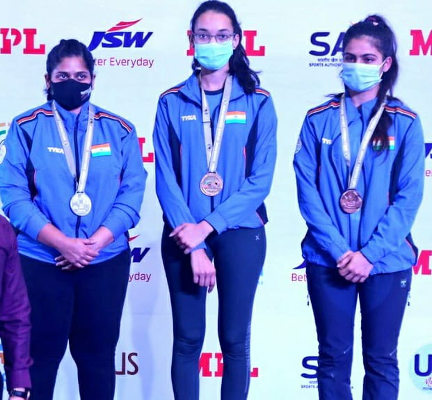 mlkhattar's tweet photo. .@ISSF_Shooting वर्ल्ड कप में महिलाओं की 25 मीटर पिस्टल स्पर्धा में भारत की प्रतिभाशाली बेटियों @ChinkiYadav4 को गोल्ड, @SarnobatRahi को सिल्वर और @realmanubhaker को ब्रॉन्ज मेडल जीतने पर बहुत-बहुत बधाई एवं शुभकामनाएं। https://t.co/iDHEXnLRQl