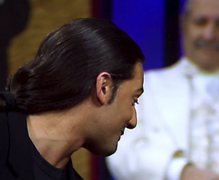 belfiore_ale's tweet photo. Buon pomeriggio Fiorai! ๐ผ
Anno 1995โข
Rosario al Maurizio Costanzo Show๐๐ป
@Fiorello @Costanzo #RandiIngerman #MaurizioCostanzoShow1995 #MaurizioCostanzoShow #Anno1995 #Dicembre1995 #coda #codino https://t.co/46tol39kuO