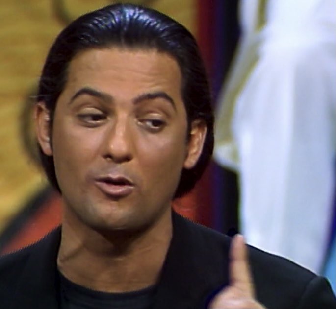 belfiore_ale's tweet photo. Buon pomeriggio Fiorai! ๐ผ
Anno 1995โข
Rosario al Maurizio Costanzo Show๐๐ป
@Fiorello @Costanzo #RandiIngerman #MaurizioCostanzoShow1995 #MaurizioCostanzoShow #Anno1995 #Dicembre1995 #coda #codino https://t.co/46tol39kuO