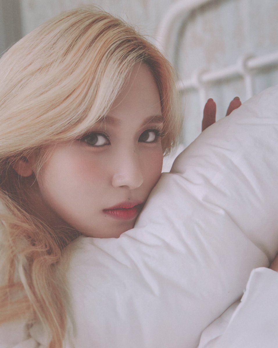 ak2129o's tweet photo. Happy birthday Mina~!! 🎂🐧💚

#HappyMINAday https://t.co/rgREDwlOB7