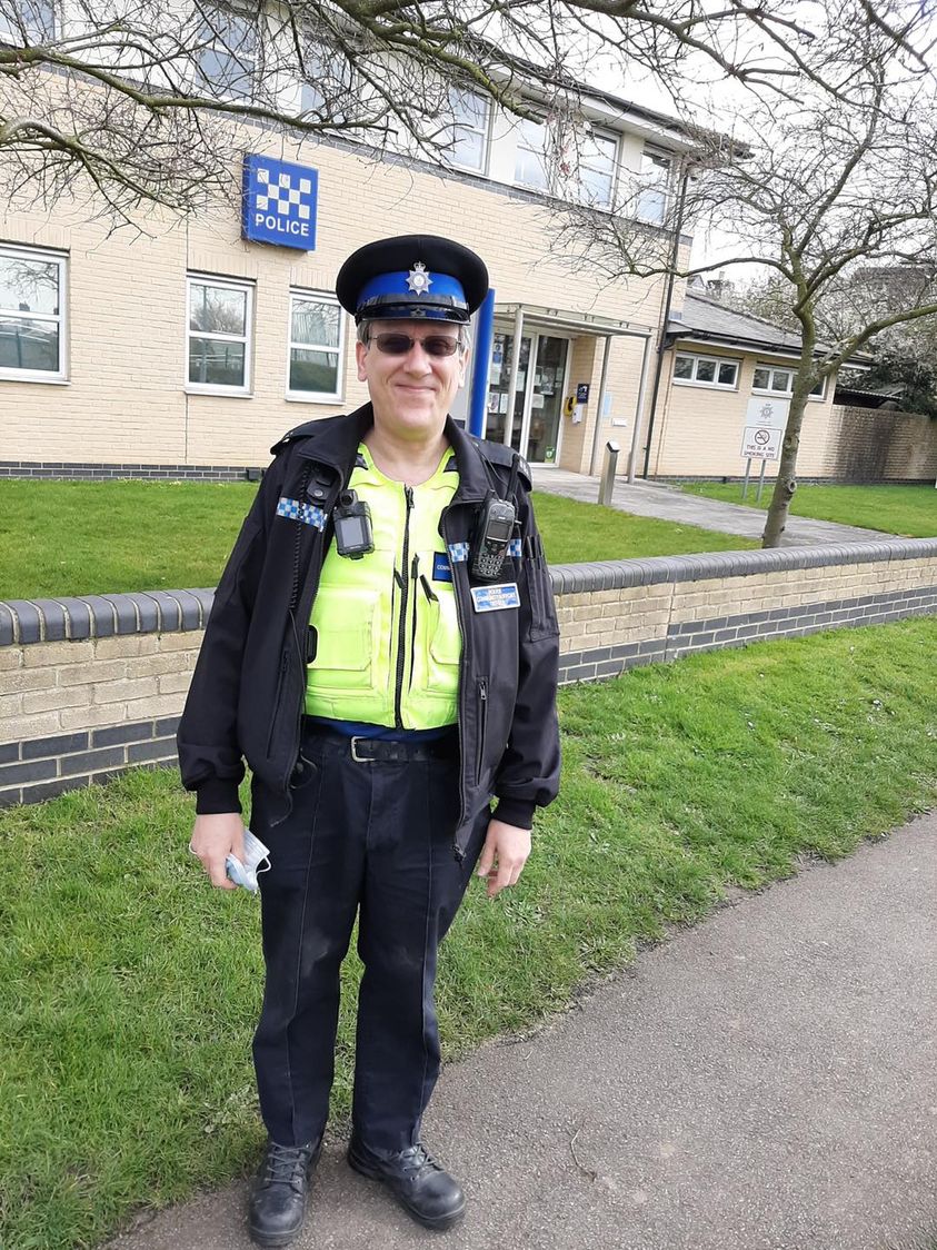 CambsCops's tweet photo. Yesterday marked the last day on patrol for two of our longstanding PCSOs ๐ฎโโ๐ฃ
Tony (left) has served as both a PC and a PCSO since 2005, while John (right with fellow PCSO Gemma), dedicated 19 years of his life to the force ๐โญ
#SaferCambs #State11 #WednesdayMotivation https://t.co/hfyISCSd4w
