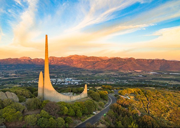 capestop's tweet photo. Musiek en piekniek
A picnic concert with local artist, @Cheswyn_Ruiters, on the lawn - bring own picnic
when: 28 Mar at 18h00
where: @taalmonument Paarl
tickets: @Computicket
@THEnosyRosy @KaapstadRadio @JAGXUS #music
https://t.co/n4Lr7f8yPL https://t.co/3r2HyESNuv