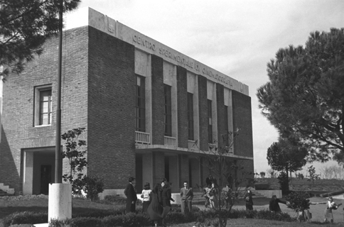 Please consider submitting a proposal for our special issue "International students at the Centro Sperimentale di Cinematografia in Rome: 1935-2020. A history to be written" edited by Flavia Laviosa. Click to download CFP: dropbox.com/s/usbmcg37idiw… <a href="/CSCRoma/">Centro Sperimentale</a> #Italian #cinema #media