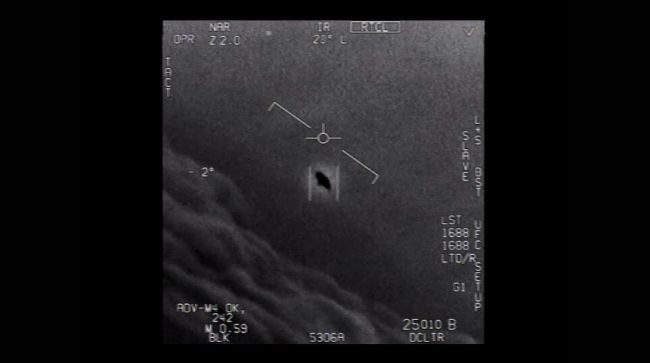 SPACEdotcom's tweet photo. To be declassified: UFO broke sound barrier with no sonic boom https://t.co/Ca8JgsqBls https://t.co/I6KgUVzYmA