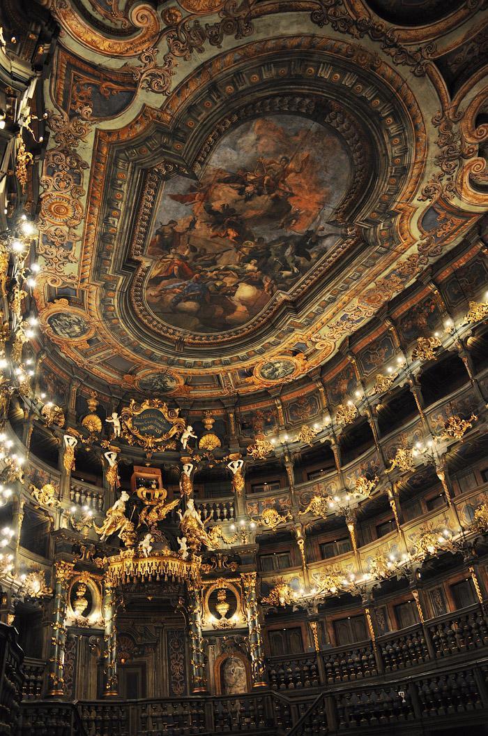 Mimariietkiler's tweet photo. Almanya'nın Bayreuth şehrinde, 1744-1748 yılları arasında inşa edilmiş olan barok opera salonu "Margravial Opera House". https://t.co/5f0slIc8Ay