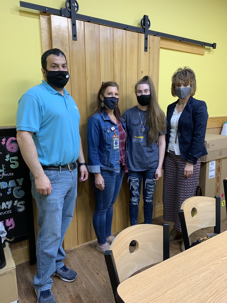 chrimelt's tweet photo. What a way to start my day ! Renee Roppolo job coach assistant @dutchforkhigh introduces me to Kelsea Jackson of @dutchforkhigh working at with a partner Eggs Up Grill, Steven Perry @LexRich5Schools @D5SPED #PrideIn5 https://t.co/PTeZG4l1y8