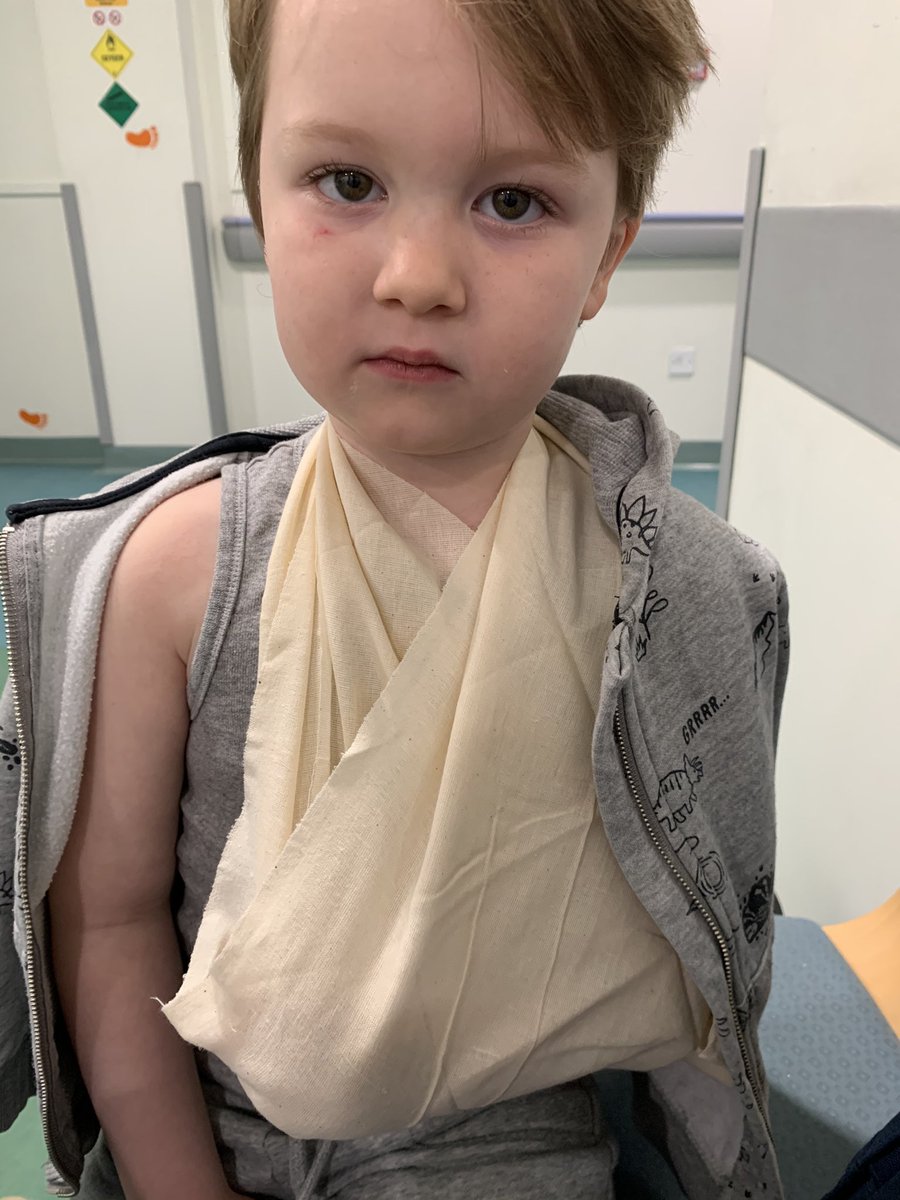 KirstyCrozier's tweet photo. Huge big shout out to the staff @GWH_NHS children’s A&amp;E for super quick &amp; efficient service this morning! The wee yin (who lost a fight with a see saw!) said the nurse was lovely, had nice hair and the doctor didn’t hurt him! Thank you! ⭐️⭐️ #firstfracture https://t.co/krMcK4KhfF