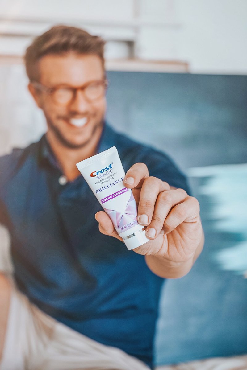 STAYF0XX's tweet image. #Ad #CrestPartner What makes you smile? Creating is something that I enjoy on so many different levels especially when it comes to making art. That’s why when it comes to the art of my smile, I rely on @Crest 3D White Brilliance in Vibrant Peppermint.✨🦷#BringOnTheSmiles