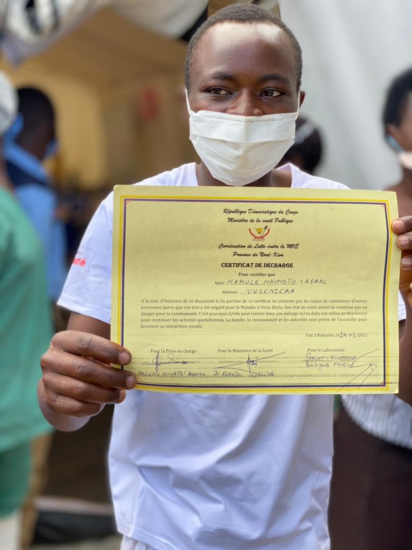 WHOAFRO's tweet photo. The last #Ebola patients leaving treatment centre in #DRC🇨🇩 today.

With no more confirmed Ebola cases, a 42-day countdown to declaring the end of DRC's Ebola outbreak began 2 days ago.

Congratulations @MinSanteRDC, health workers,  communities &amp; partners! https://t.co/QwIOJBOjoI