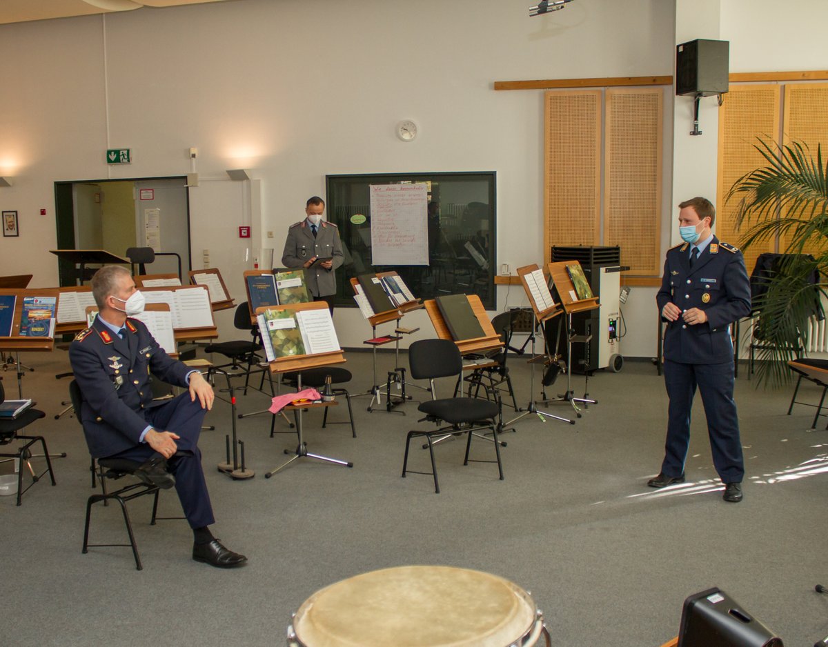 SKB_JSES's tweet photo. Das Luftwaffen-#Musikkorps #Erfurt ist eines von 15 Orchestern der #SKB. Auch die Militärmusiker aus #Thüringen sind durch aktuelle #Corona-Auflagen wesentlich eingeschränkt. Sie vermissen ihr Publikum und freuen sich darauf, möglichst bald in den Spielbetrieb zurückzukehren. https://t.co/dtMBBnYvsg