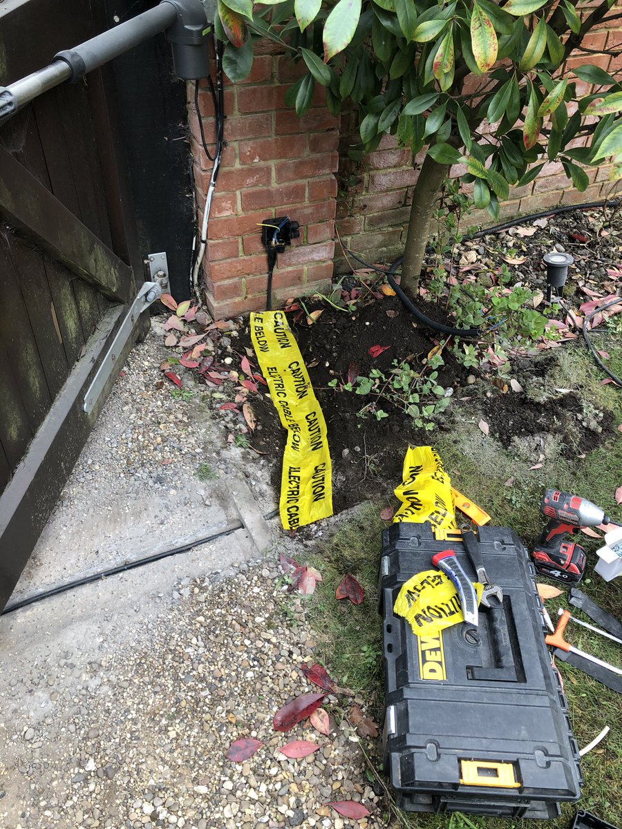 garthpollock's tweet photo. Become an #electrician they said, it’ll be fun they said ! #sparkie https://t.co/IgyiXL2Gq0