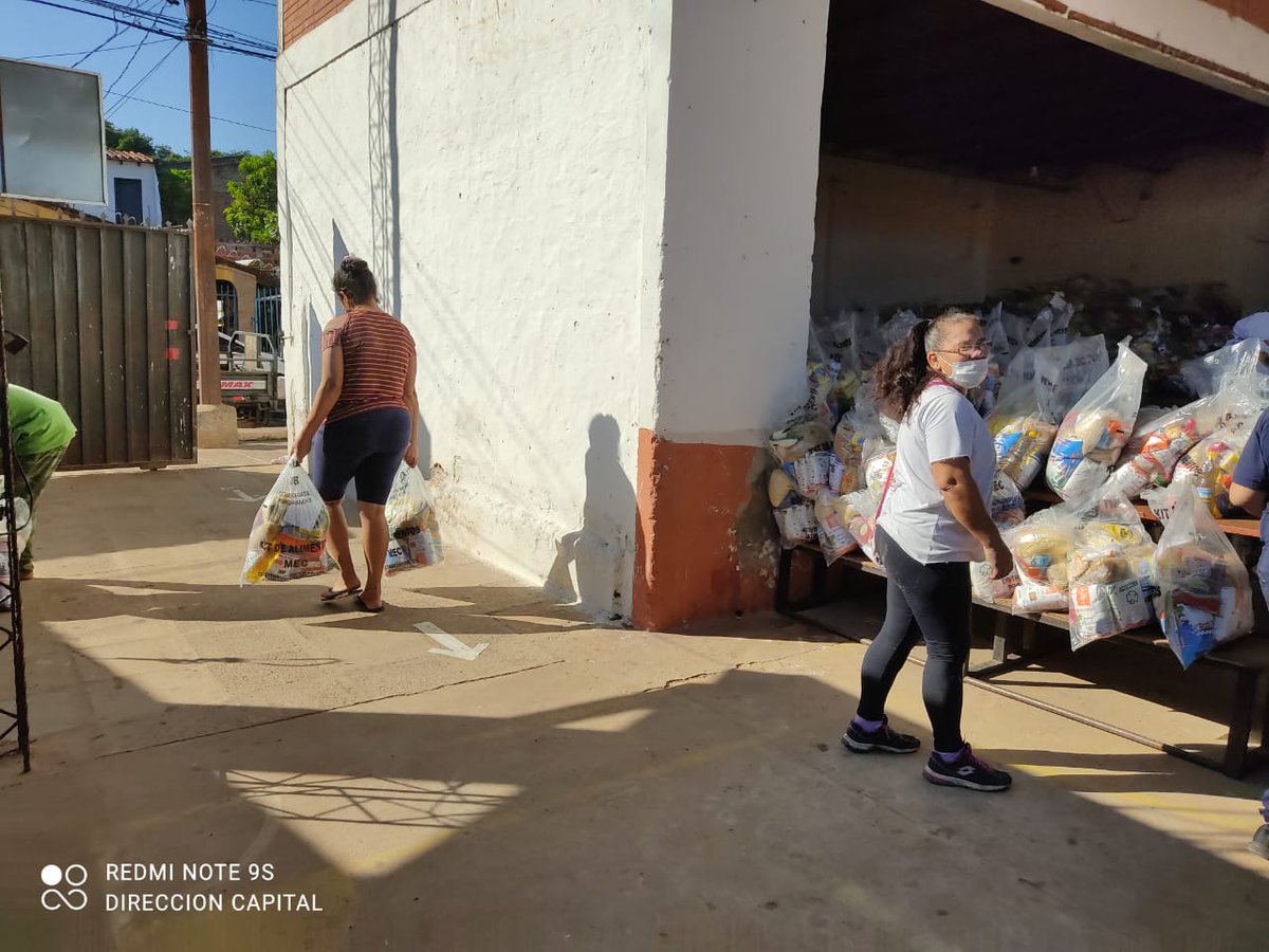 DGGED15's tweet photo. Entrega de kits de alimentos en la Escuela Básica N° 1003 Lic. Clara I. Piacentini de Cacace. @BrunettiJuanMa @estelanunezc @Ftima43239476 @Karenme26522774 @mcceresgonzlez1 @Supracielito @fabianser @Leticia00534393 @JoseMedinaGaut1 @Karenme26522774 https://t.co/0uo6aqWZCM
