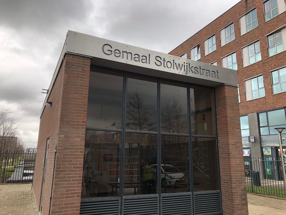Andrewerk's tweet image. Gemaal Stolwijkstraat is gerenoveerd waardoor riool afvoer voor @MaasstadZknhuis nu ook eigen #gemaal heeft gekregen. Uitstraling aan buitenkant mag er ook zijn 😉 @iburo010 @Stadsbeheer010