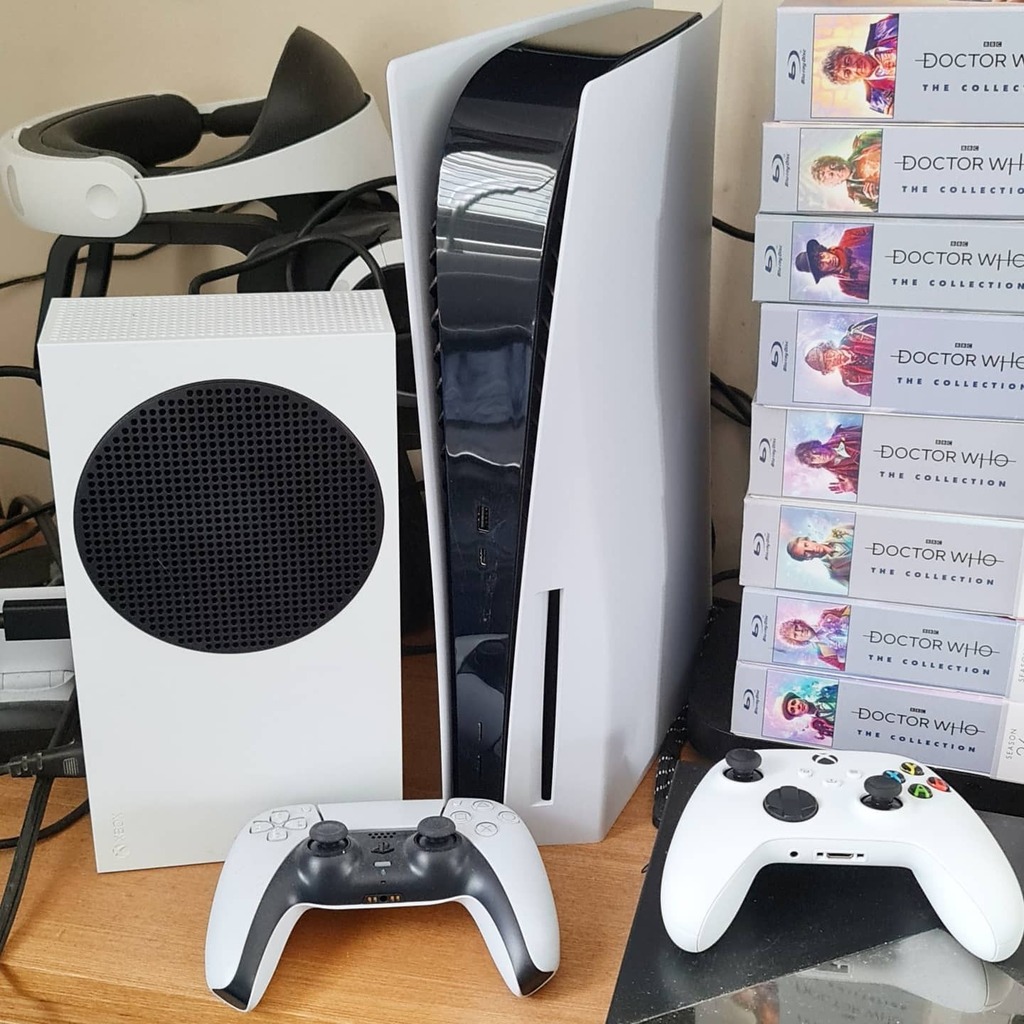 SeanHarry's tweet photo. All set to enter the next generation of gaming.
#ps5 #playstation5 #playstation #sonyplaystation5 #sonyplaystation #sony #playstationvr #psvr ##ps5vr #xbox #xboxseriess #microsoft #microsoftxbox #nextgeneration #nextgenerationgaming #gamer #gaming https://t.co/aVRZo7Eh2h