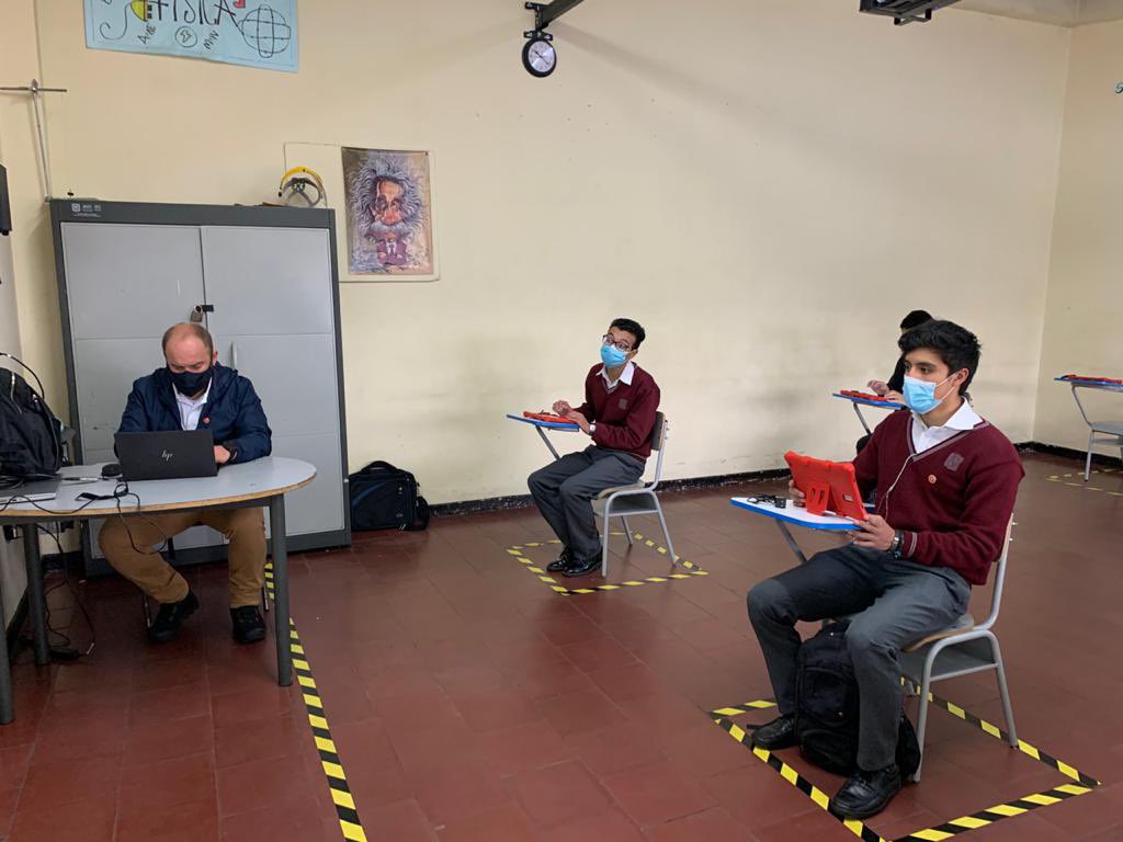 Educacionbogota's tweet photo. #FelizMiércoles para las y los estudiantes del colegio Simón Rodríguez, quienes hoy regresan a la presencialidad de manera gradual, progresiva y segura. #RegresoAlColegio👩‍🏫👨‍🏫 https://t.co/QN5EqirU17