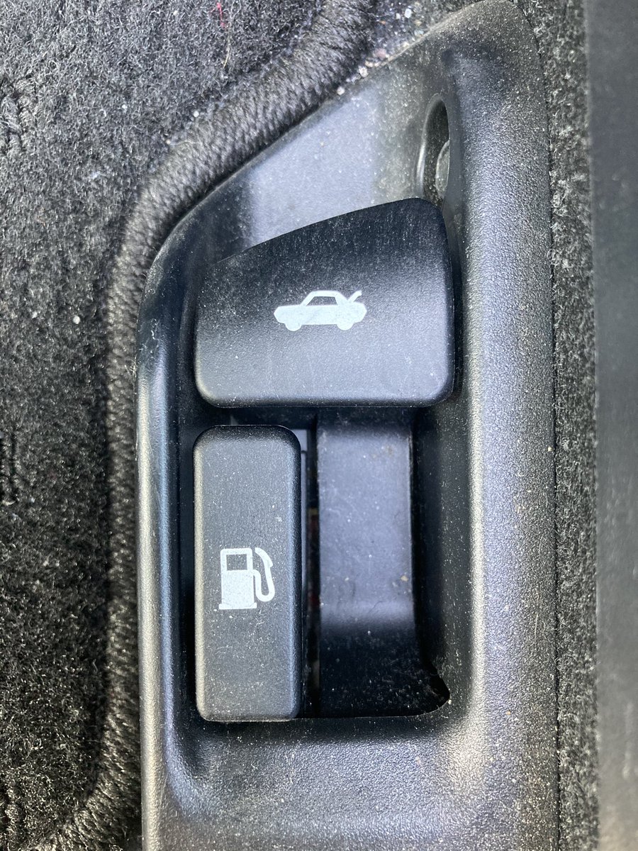 アイルモータースクール門司 トランクの開け方をご存知ですか 教習車は 運転席下のこのレバーから開ける事が出来ます アイル門司 教習車 トランク 開け方 紹介 知っていて損はない アイルモータースクール門司 トランクの開け方をご存知ですか 教習車は 運転席下のこのレバーから開ける事が出来ます アイル門司 教習車 トランク 開け方 紹介 知っていて損はない