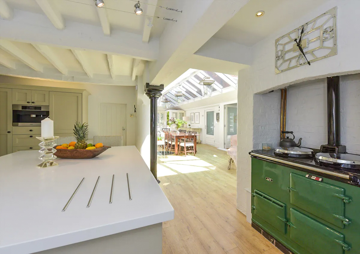 StacksProperty's tweet photo. Upton House, dating to c.1750 is set in the wonderful village location of Upton, Leicestershire. The property sits in #landscapedgardens of 0.85 acres. Heated outdoor pool, #annexe and #apartment with beautiful period features. https://t.co/ZdfgCgUNIv https://t.co/vi34jdl2GT