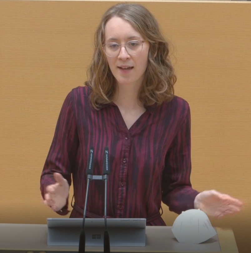 de_fsi's tweet photo. #Grüne-Politikerin Eva #Lettenbauer MdL spricht sich im Bayerischen Landtag gegen die Bewilligung von 20.000 € Förderung an den Verein #FSI aus. Das "widerspreche jedem Engagement für die Gleichberechtigung von Frauen" und wertet "Was für eine Farce". https://t.co/IZF50CJfKj https://t.co/8kdfvxGYHy