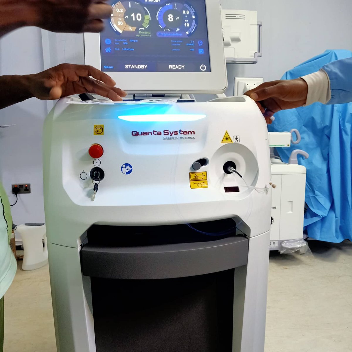 DrMartinUrology's tweet photo. Just when you thought we were done,
Introducing our new 100Watts Quanta Laser System.
This equipment makes minimal access kidney stone surgery, prostate surgery and other soft tissue surgeries a lot easier.
Another win.
#zmkc #reversingmedicaltourism https://t.co/g41qf4Uho0