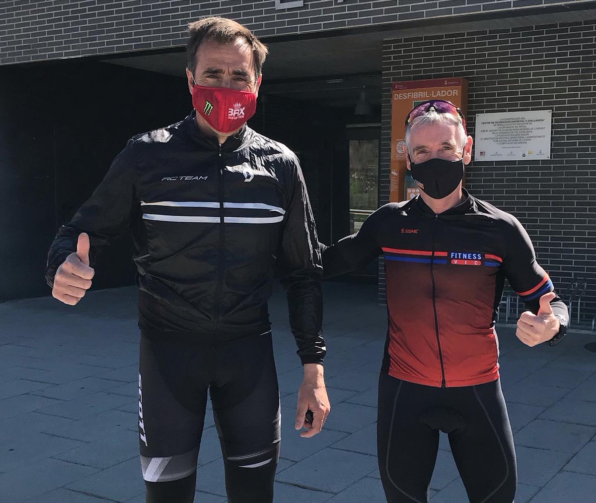 Aj_Ripoll's tweet photo. 📷 El 2 vegades campió del #Dakar, @NaniRoma, visita el Centre de Tecnificació Esportiva de #Ripoll, al pavelló de l’Avellaneda. Ho fa en el marc d’un entrenament que està realitzant amb bicicleta fins a Vallter. Es troba amb el director del CTER, Quim López. https://t.co/0fLi0cBt76