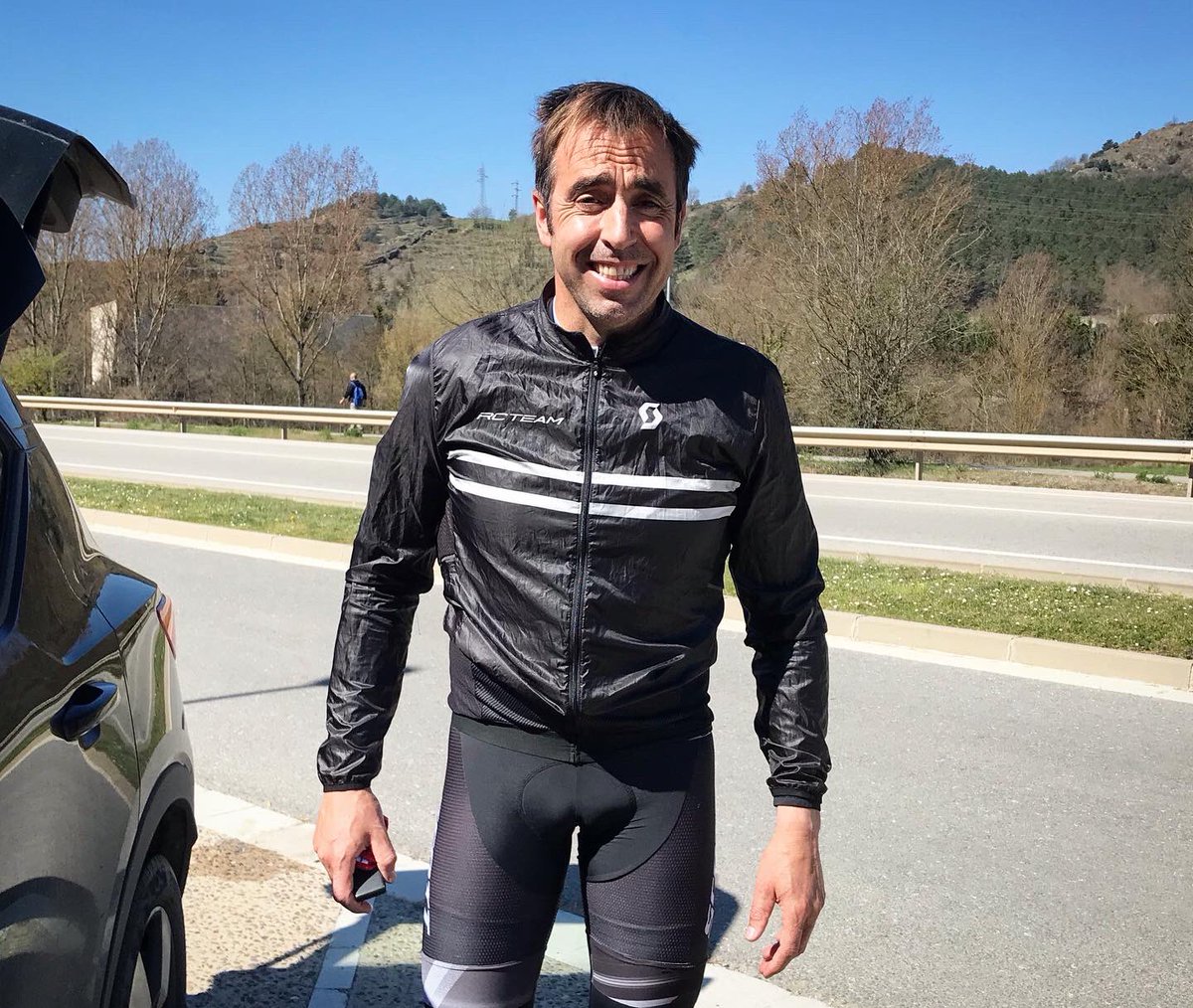 Aj_Ripoll's tweet photo. 📷 El 2 vegades campió del #Dakar, @NaniRoma, visita el Centre de Tecnificació Esportiva de #Ripoll, al pavelló de l’Avellaneda. Ho fa en el marc d’un entrenament que està realitzant amb bicicleta fins a Vallter. Es troba amb el director del CTER, Quim López. https://t.co/0fLi0cBt76