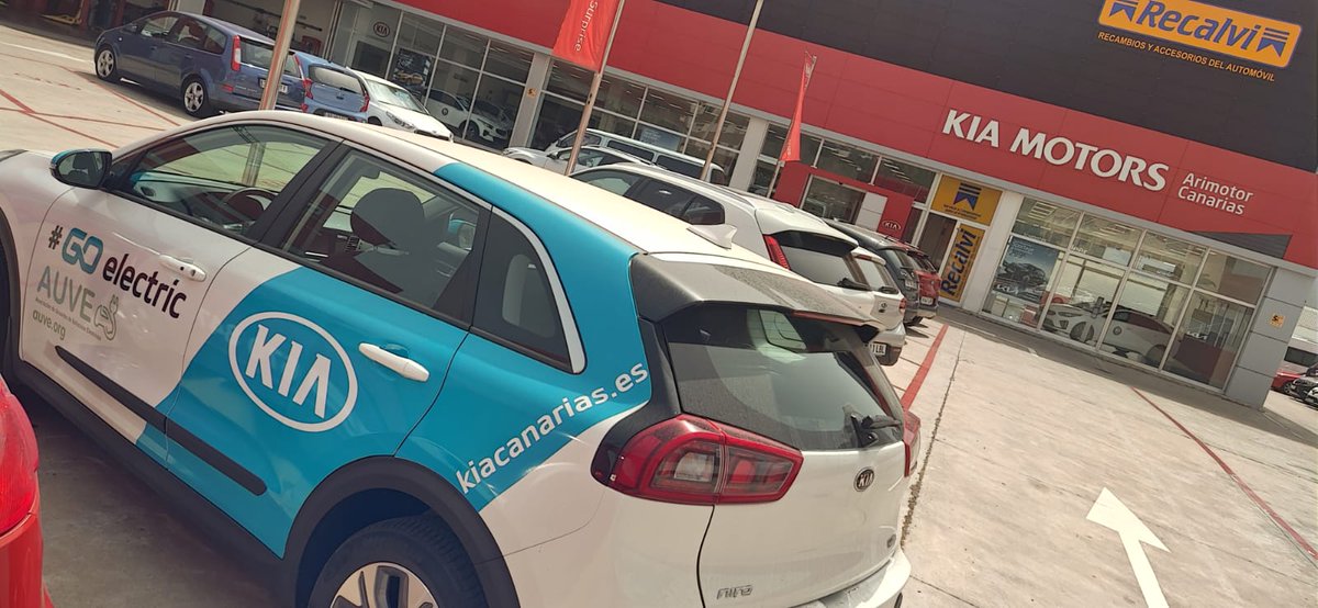 AsociacionAUVE's tweet photo. Desde aquí dar las gracias a #KiaCanarias ya que hoy se termina la cesión del coche entre #Kia y #AUVE, muchas gracias #KiaCanarias por esta sinergia. Esperemos próximas colaboraciones aquí y en la península! https://t.co/7HrDPBeoOK https://t.co/igT3wbwKpq