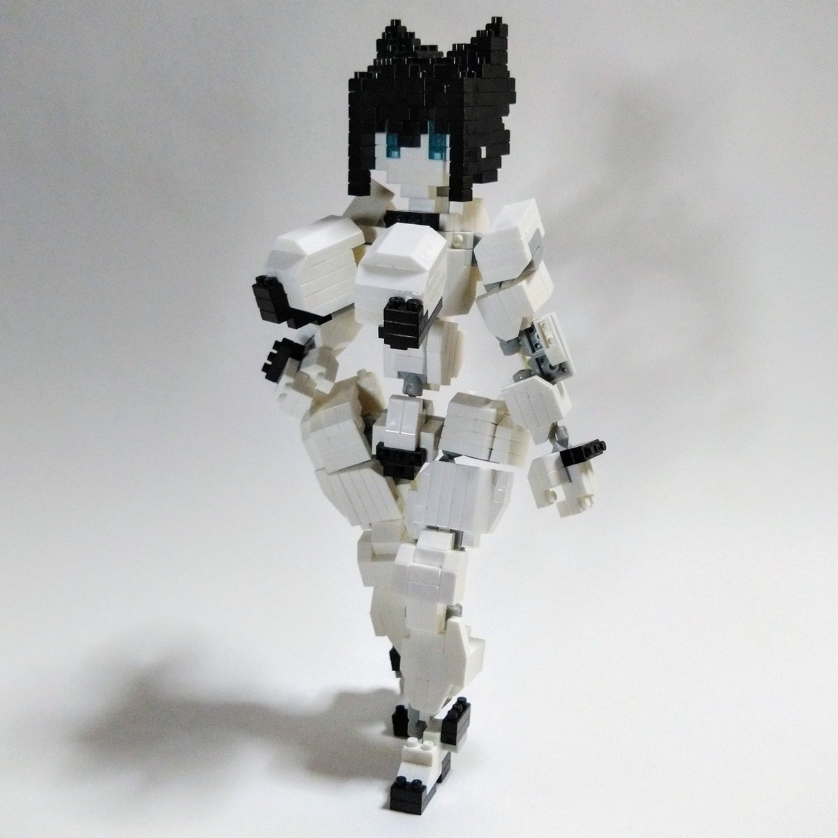 BalalBarrel02's tweet photo. ロボ娘の『ミルク』です。内骨格に外装を装着するフレーム構造を採用した作品のプロトタイプでもあります。
#プチブロック https://t.co/VX3NacJJTv