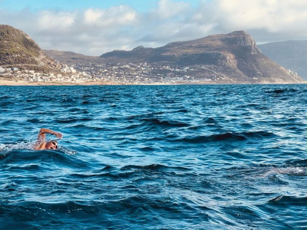 Acclaimed flute virtuoso and marathon swimmer, Carina Bruwer, recently become the first person to swim across the daunting Walker Bay. The marathon swim was for the Tribuo fund, which aims to raise funding for the performance arts sector in South Africa. bit.ly/3f92hqK