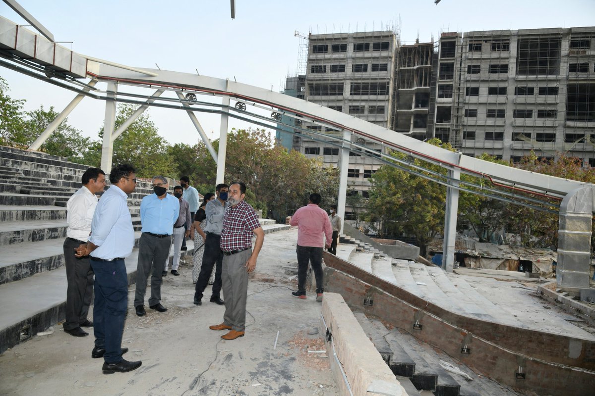 Meeting of Governing Council of Alumni Association held at DTU Vigyan Hall on 24th March 2021.
Address by Chief Patron Alumni Association, Hon’ble Vice Chancellor of Delhi Technological University, Porf. Yogesh Singh and Shri Karnal Singh, Patron of Alumni Association.