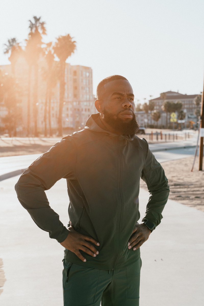 Barack_Obutta's tweet photo. A kid from South Central in a @lululemon add 🔥🔥🔥🔥

Where I’m from a lot of my homies don’t even know what @lululemon is https://t.co/g5Zw1LlIH6