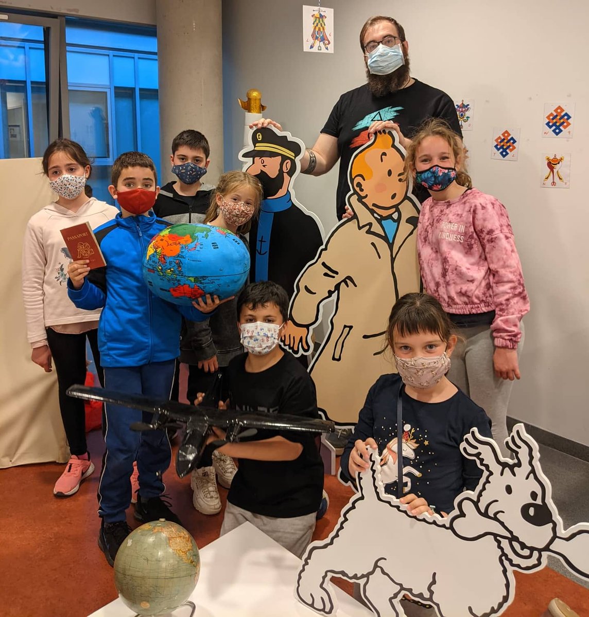 BibEsparreguera's tweet photo. Aquesta tarda de Miniclub hem passat per l'scapebook de Tintín al Tibet! 🏔️ Pista a pista, enigma a enigma, hem trobat tots els fragments de mapa per poder escapar sans i estalvis.
#Esparreguera #BibliotecaEsparreguera #quèfemalesbiblios #bibliotequesxbm #scapebook #Tintin https://t.co/5oFN9ol7jm