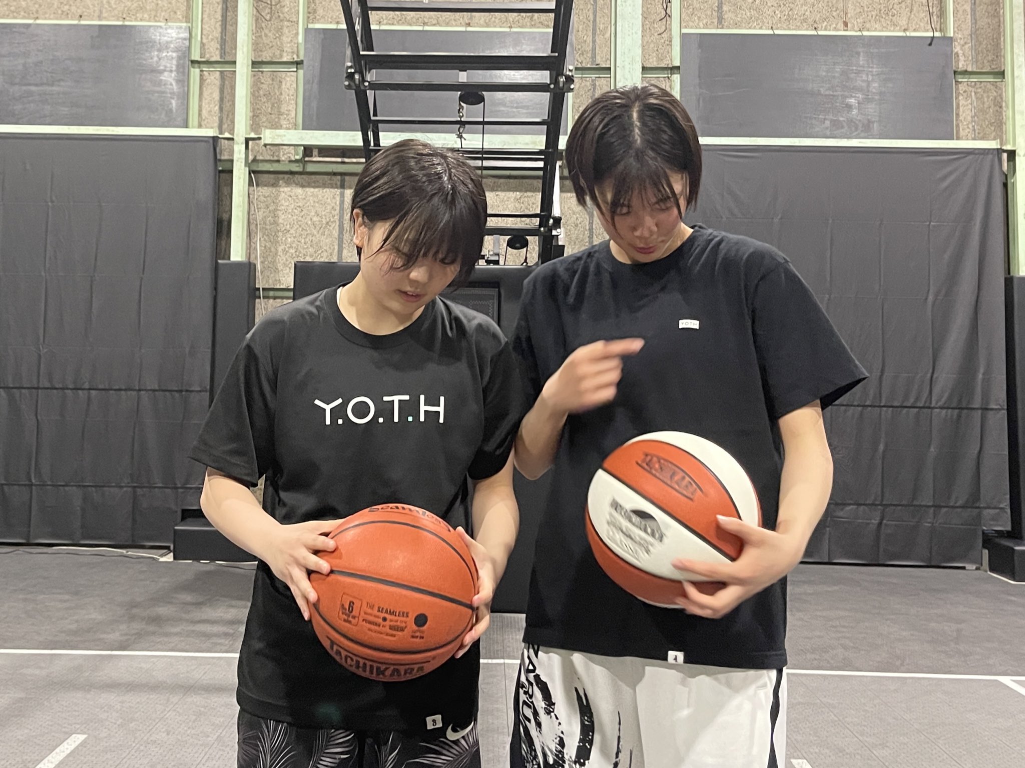 たけゆう バスケが大好きな 麒麟 田村さんのtシャツを なんと ウインターカップ優勝校 桜花学園 のスターター 5 前田 芽衣ちゃん 6 佐藤多伽子ちゃんが モデルさんをしてくれました 私はこっちが良い など かなり気に入ってました