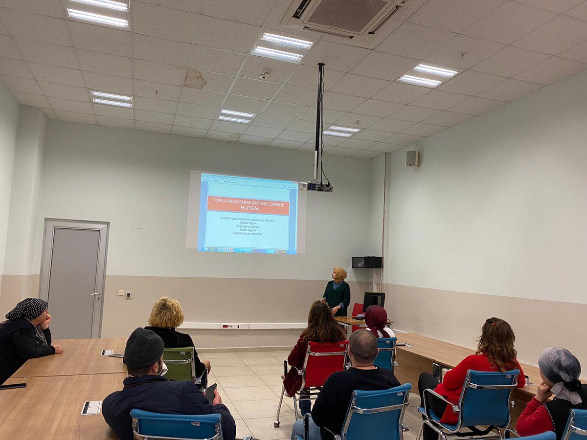 TohmBursa's tweet photo. @TohmBursa @bir_diyetisyen M. EROĞLU tarafından, yemekhane personelimize “Toplu Beslenme Sistemleri Çalışanları için Hijyen“ konulu eğitim verilmiştir @kasapoglu @gencliksporbak @mehbaykan @GSBsporgm @meteerol06 @selcukcebi61 @salihbasparmak @GSB_Bursa @TYFgovtr @TRguresFed https://t.co/PAxhZb3NSB