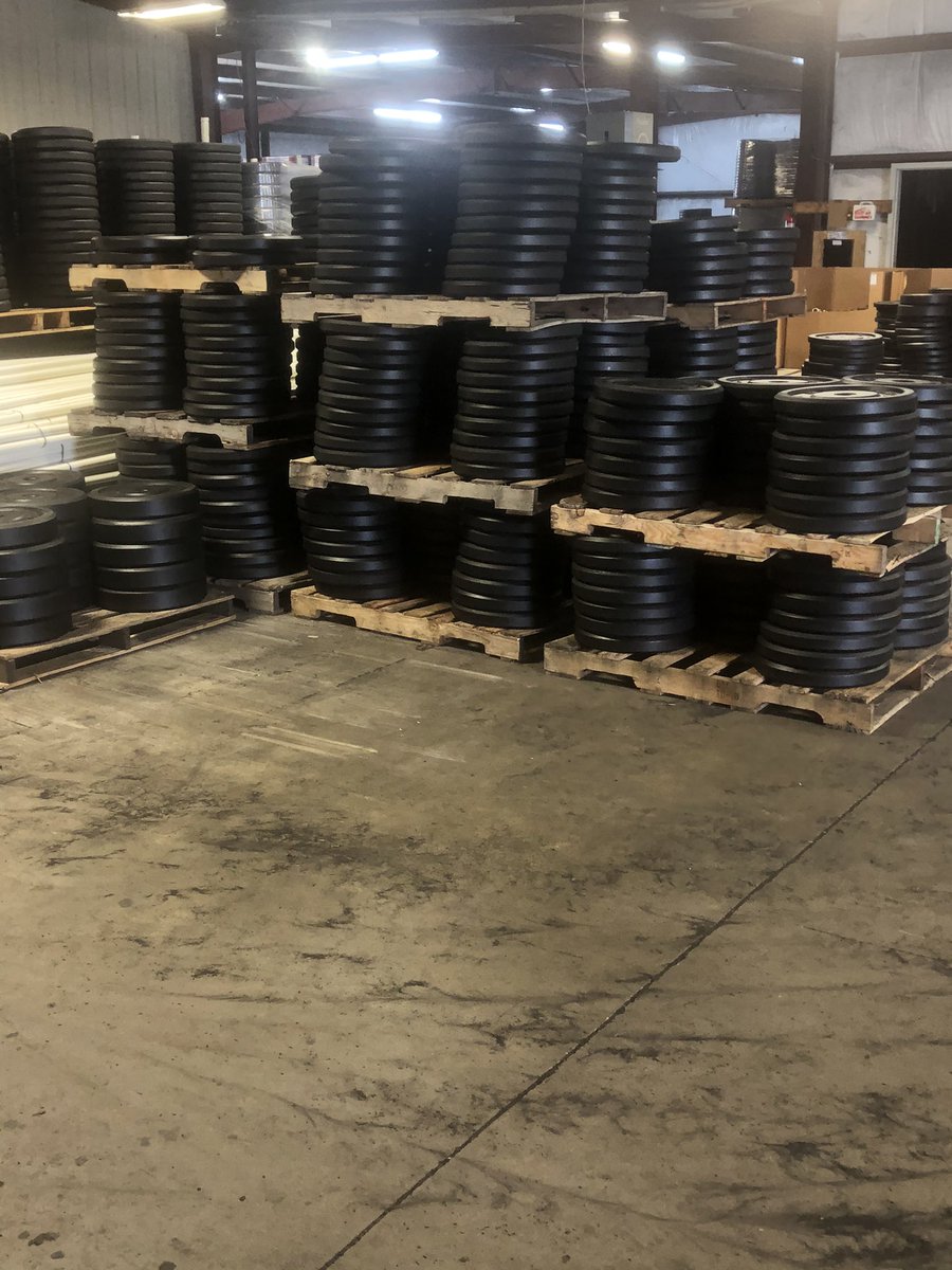 BearDownHOCO's tweet photo. “Coach we need more weights” @RizerBEARDOWN “ok..done” Let’s ride up and get some!! @hocojones @Ztaisler @jaredallen24 @BenLBailey @coachpflowe @CoachMan_HOCO @RogueFitness @HocoAthletics 
🐻⬇️🏈💥 https://t.co/Fbr3MXDb9a