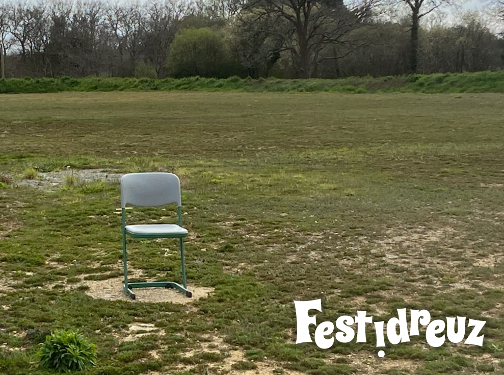 festidreuz's tweet photo. 📢
Le gouvernement impose aux festivals des conditions impossibles à tenir, en limitant le nombre de spectateurs et en les forçant à rester assis. 
Soutenez-nous en partageant cette publication ! #DeboutLesFestivals https://t.co/FJHNIzqw0I