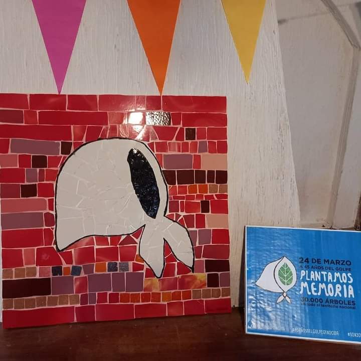 FetraesMdP's tweet photo. Este 24 de marzo en Mar del Plata #PlantamosMemoria, sembramos futuro.🌱🌳
Imágenes de  nuestros espacios Comunitarios!!

#45AñosDelGolpeGenocida
#son30mil https://t.co/nWhn2FJzuY