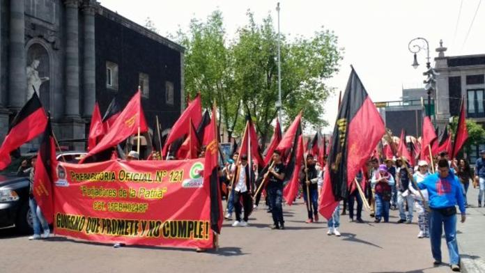 Epo121F's tweet photo. Por los derechos de los estudiantes https://t.co/humD0obpku