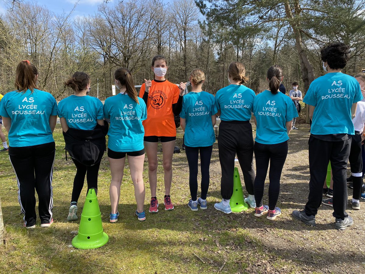 ASLyceedouanier's tweet photo. Course d’orientation départementale au bois de l’Huisserie 😃😎 https://t.co/Z08V1RDri7