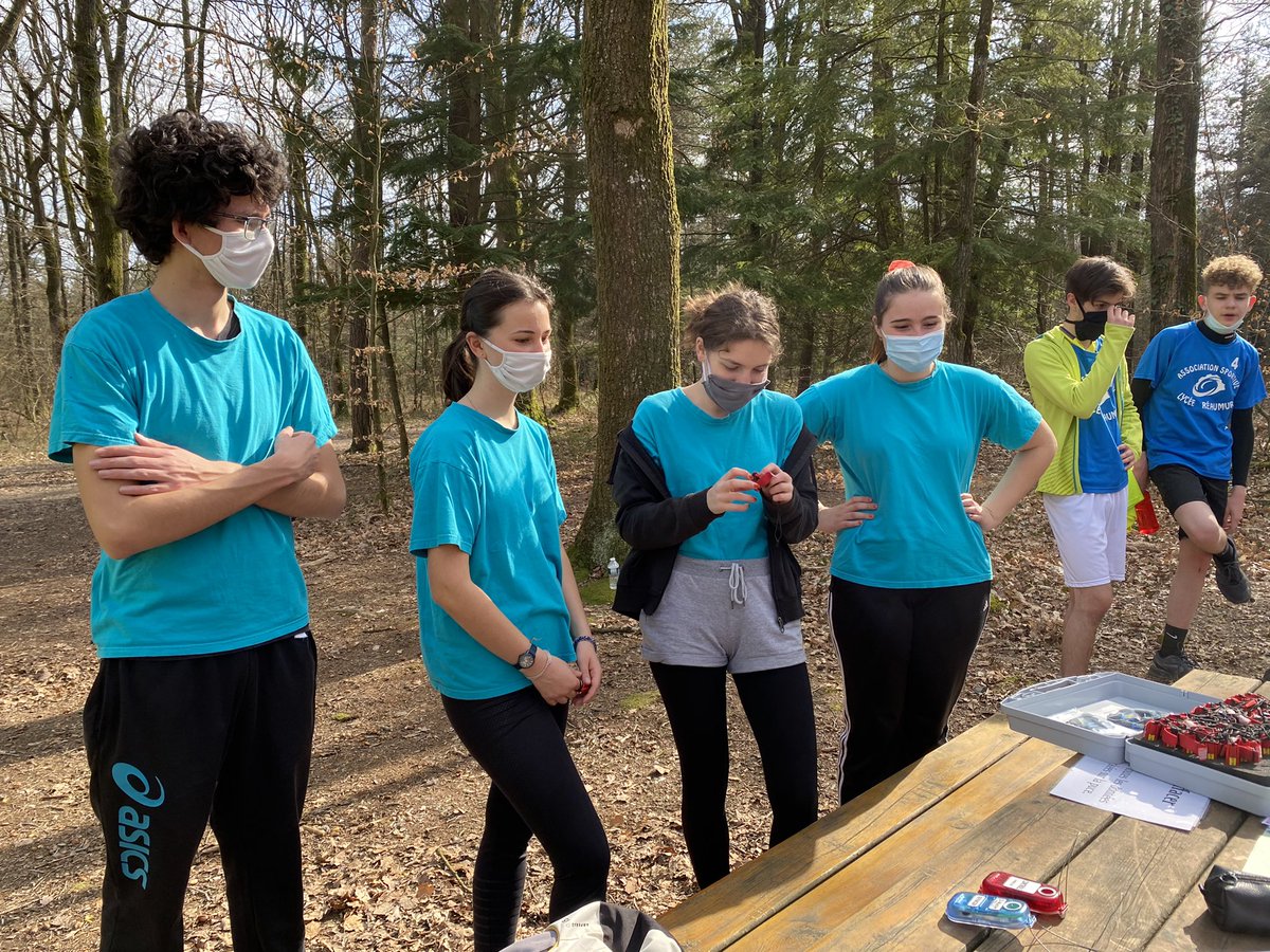 ASLyceedouanier's tweet photo. Course d’orientation départementale au bois de l’Huisserie 😃😎 https://t.co/Z08V1RDri7