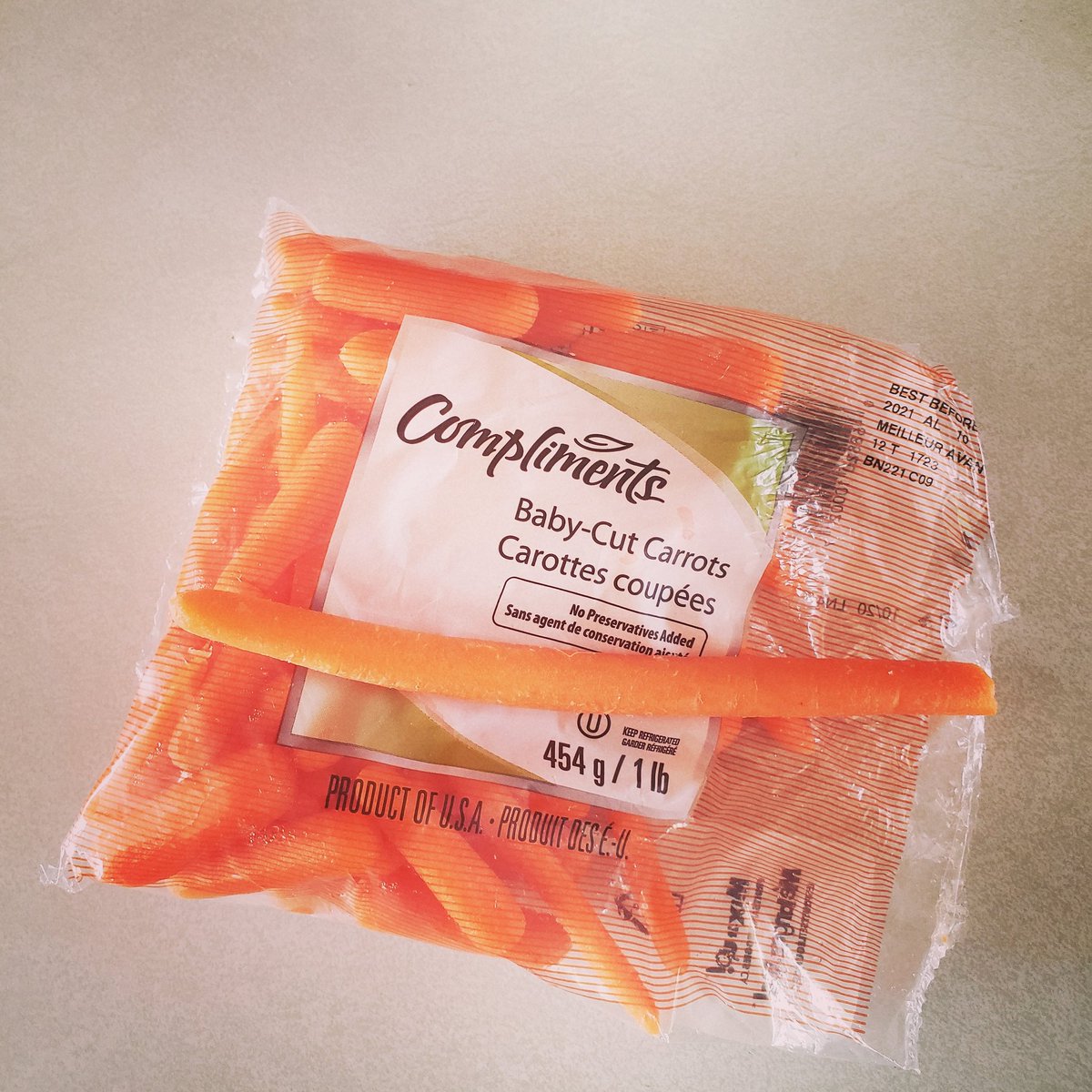 Its_Lesia's tweet photo. Biggest "baby-cut" carrot I've ever seen #doubledip #thankgoodnessitsnotashrimptail https://t.co/KEEKFq8h9i
