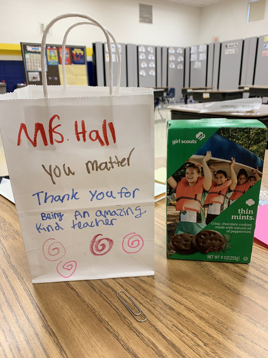 shallD47's tweet photo. Thank you Troop 1924 for my special treat! I LOVE thin mints 😍 https://t.co/hMZK1LKjZM