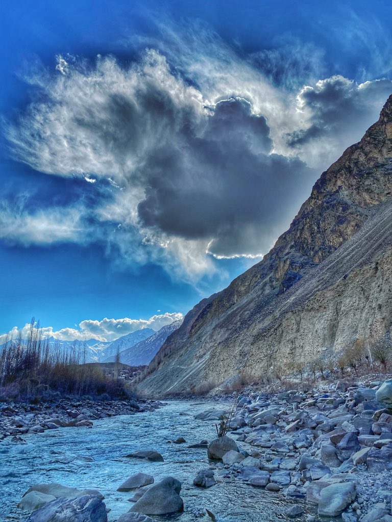 BreathwithM's tweet photo. For a second i was almost jealous of the clouds.
.
.
.
@Pakistaninpics @DeputyGhizer @cSanamGilgitc @GoVisitPk @Tourism_Dept_GB @ImranKhanPTI @PresOfPakistan @ClimateChangePK @MinistryOfTour @GBT0fficial 
.
.
.
#tourismpakistan #PakistanDay #GilgitBaltistan #ghizar #gb https://t.co/6uqhGK80sk