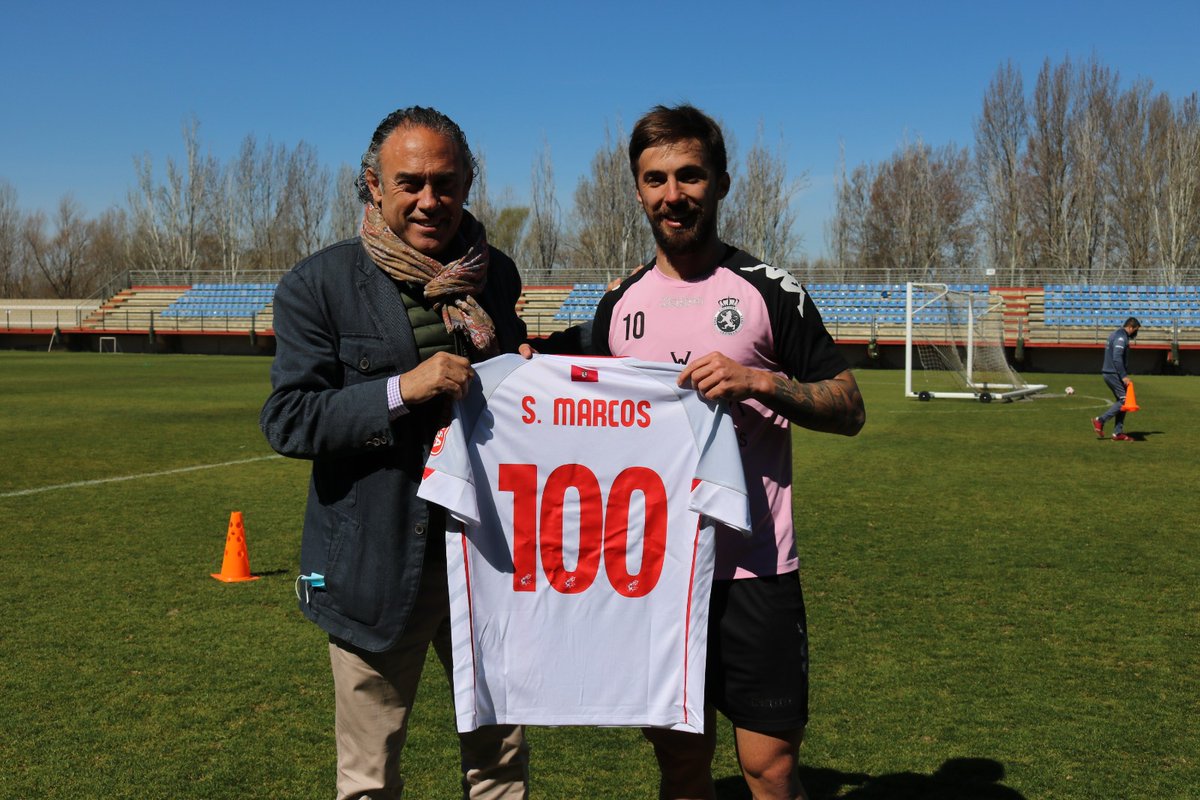 📸 El capitán <a href="/sergio10marcos/">Sergio Marcos</a> ha cumplido 1️⃣0️⃣0️⃣ partidos oficiales con nosotros

➕ Suma Y ⏩ Sigue

👏🏼 ¡Enhorabuena! 👏🏼

#AúpaCultu