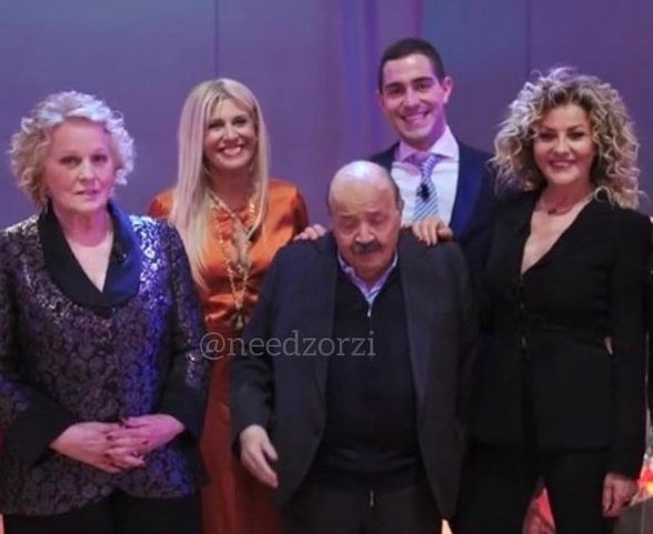 officialnic_'s tweet photo. #tzvip Non vedo l'ora di vedere il Costanzo show stasera!! https://t.co/Ax9cOjd4wp