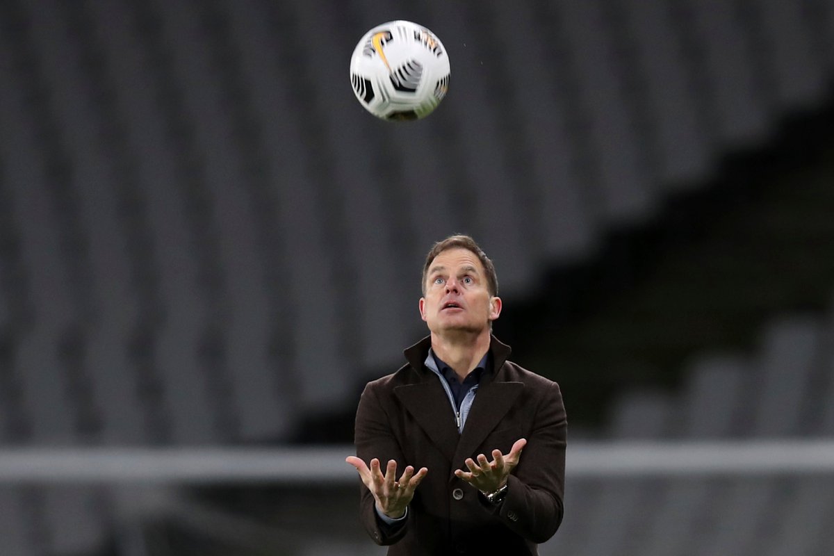 ntvspor's tweet photo. Tim Krul'un yediği 3 golden sonra Frank de Boer 👀😆 https://t.co/mwOF1OXEI9