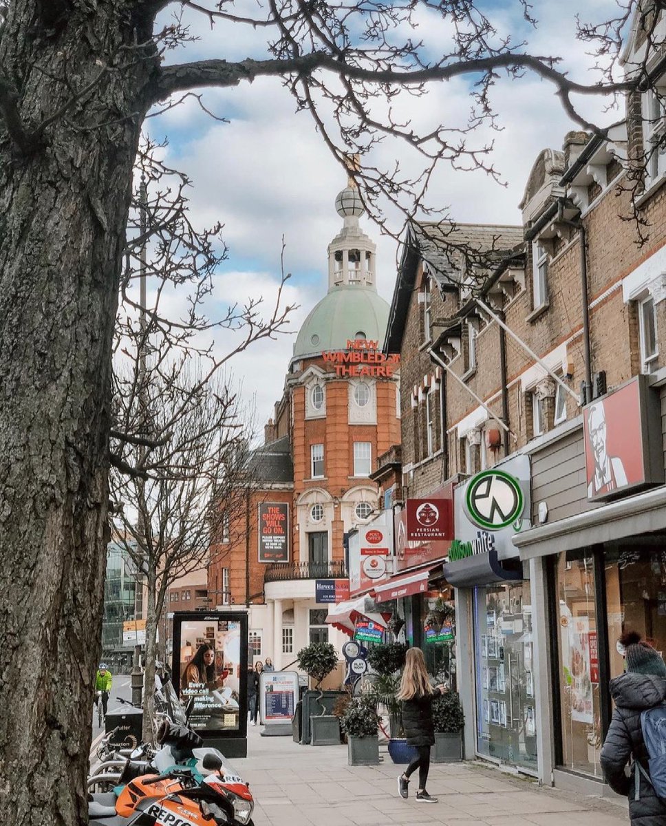 MyWimbledonApp's tweet photo. Love this photo. ✨ We can’t wait until we can get out in Wimbledon, go for food/drink and head to New Wimbledon Theatre. Hopefully not too long!

📷: https://t.co/vkVaNIZLfL

#Wimbledon #LoveLocal https://t.co/iYyhLyvERA