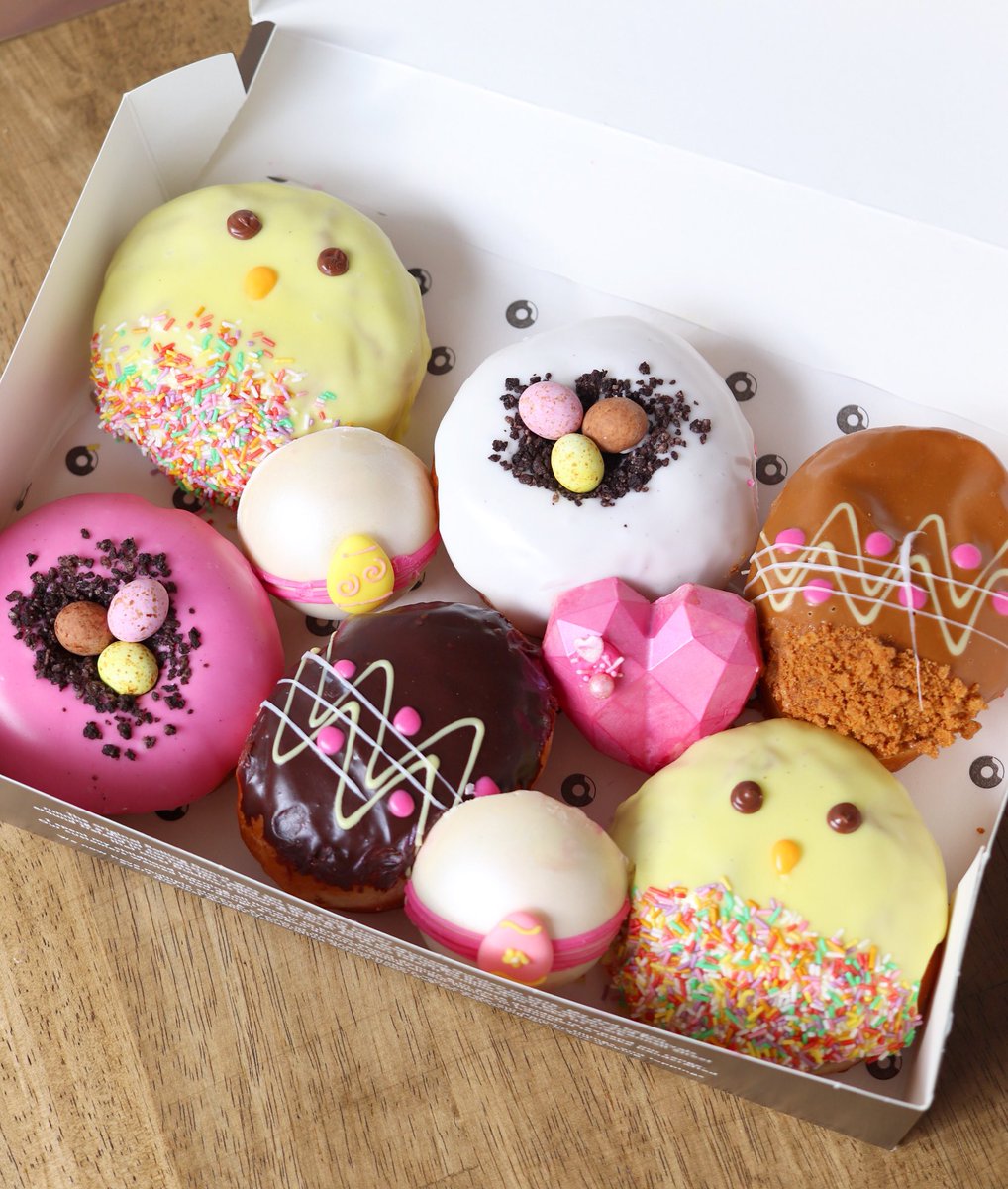 ✨🐥NEW🐰✨
Say hello to the Easter Bunny Box!🥕
.
It’s contains:
💛6x Sourdough Donuts
💛3x Handcrafted Chocolate Biscuits
. 
Live online NOW!
Available for preorder for collection or delivery 🚚 
€25
therollingdonut.ie/product/easter…
.
#new #easter #eastereggs #food #gift #giftideas