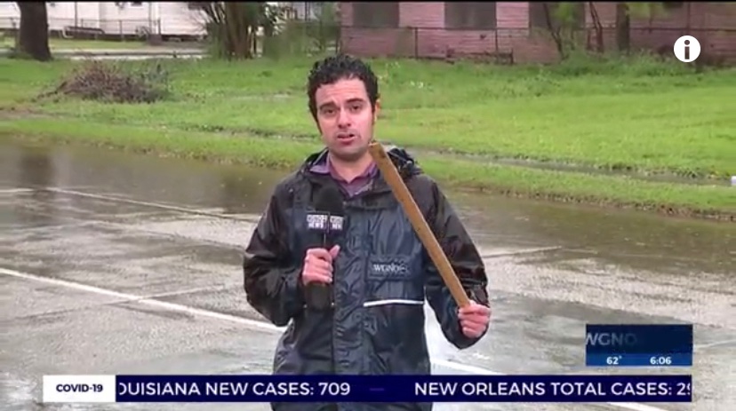 KennyLopez_TV's tweet photo. Measuring the rainfall in the flooded streets of Houma, Louisiana. @WGNOtv #weather #rain #flood #flashflooding #louisiana #severeweather #wgno #tvreporterlife #rainonme https://t.co/HRLttNQHfS