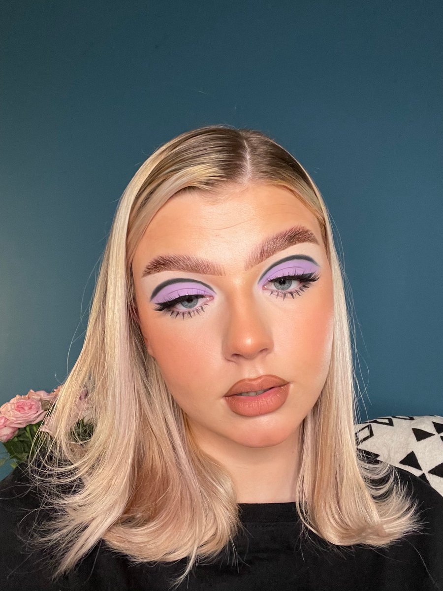 jennabuntenmua's tweet photo. 🌸 𝕘𝕣𝕠𝕠𝕧𝕪 🌸

#makeup #makeupartist #makeupartistworldwide #mua #groovy #purple #60s #twiggy #undiscoveredmua #carnivalpalette #bperfect #vieve #brows #lashes #makeupideas #makeupaddict #makeupoftheday #makeupoftheday #makeupcommunity #makeuppage #makeuplover #underrated https://t.co/qvxLXKbRML