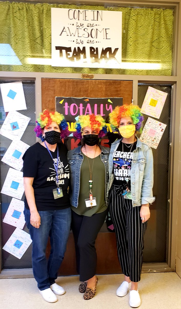 MrsSopataLE's tweet photo. CRAZY HAIR for the win! #spiritweek  @RGriesinger1 @stefanski_miss https://t.co/Zh42zPaLtU